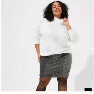Torrid white & silver fuzzy snowflake sweater Size 3 (3X 22-24)